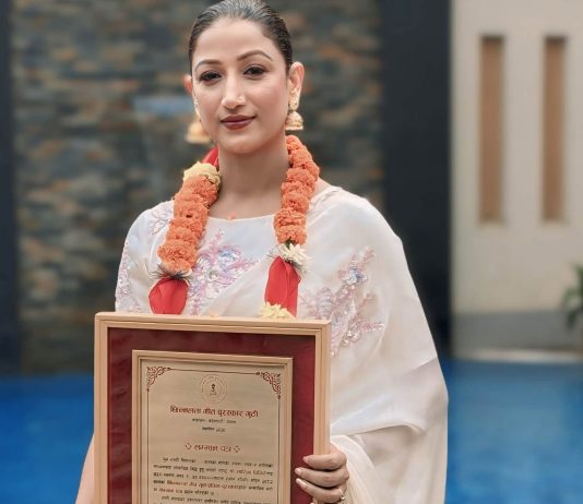 Sarika Ghimire Honored with ‘Chhinnalata Geet Yuba Pratibha Puraskar’ for Her Hit Song ‘Gun Bhulyau’
